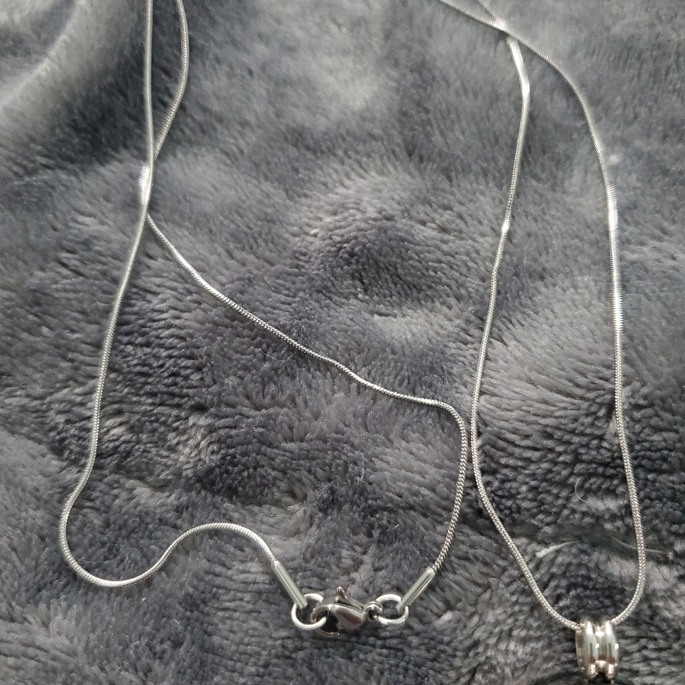 Floating Locket Comes W/ Chain And 3 Random Charms - image 2